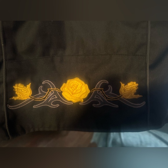 Ladies motorcycle riders jacket thick with cute yellow roses on the back - Picture 5 of 5